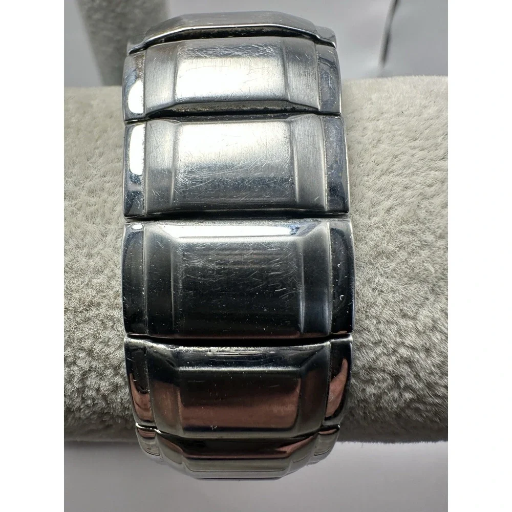 Kenneth Cole it showing